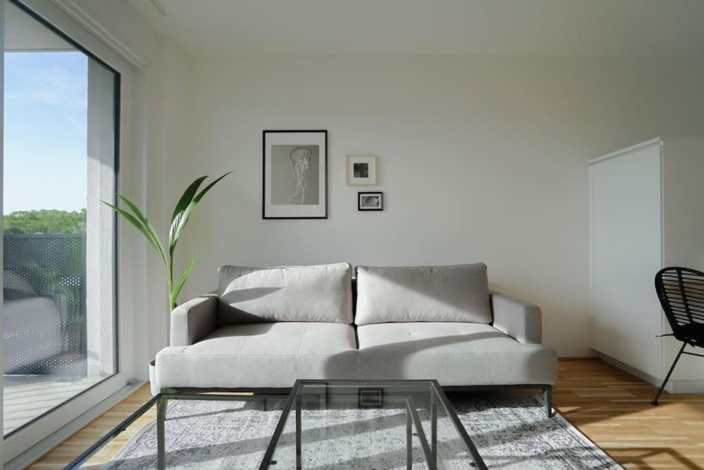 Apartment With Terrace Near Metro Station And Spa Wina Bagian luar foto